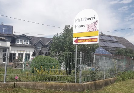 Schild zur Fleischerei Jonas, © Touristik-Büro Vordereifel Schild zur Fleischerei Jonas, © Touristik-Büro Vordereifel
