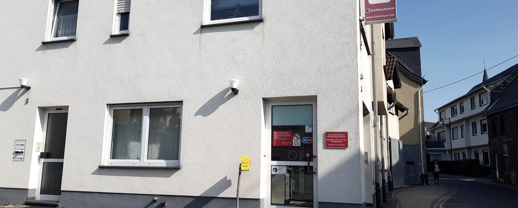 Kreissparkasse SB-Filiale Ettringen, © Foto: Svenja Schulze-Entrup, Quelle: Touristik-Büro Vordereifel Kreissparkasse SB-Filiale Ettringen, © Foto: Svenja Schulze-Entrup, Quelle: Touristik-Büro Vordereifel