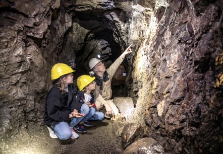 Mit Kindern in der Grube Bendisberg, © Eifel Tourismus, Dominik Ketz Mit Kindern in der Grube Bendisberg, © Eifel Tourismus, Dominik Ketz