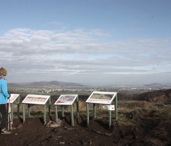 Infotafeln auf dem Bellerberg, © Foto: Laura Rinneburger, Quelle: Touristik-Büro Vordereifel Infotafeln auf dem Bellerberg, © Foto: Laura Rinneburger, Quelle: Touristik-Büro Vordereifel