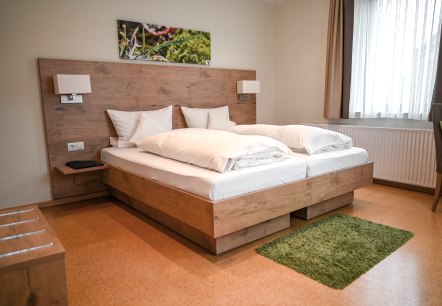 Schlafzimmer zum Wohlfühlen im Eifelhotel Fuchs, © Eifelhotel Fuchs Beispielbild eines Schlafzimmers im Eifelhotel Fuchs