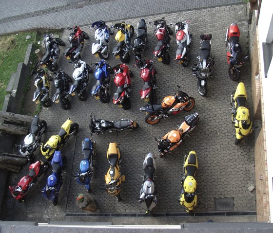 HausAcht Biker Willkomen, © Marcus Hüsgen HausAcht Biker Willkomen, © Marcus Hüsgen