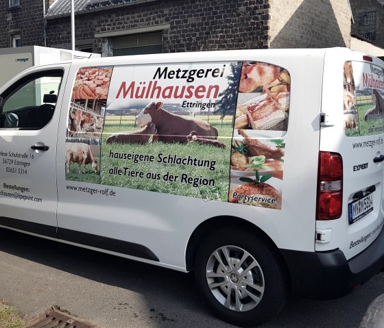 Auto der Metzgerei Mülhausen, © Foto: Svenja Schulze-Entrup, Quelle: Touristik-Büro Vordereifel Auto der Metzgerei Mülhausen, © Foto: Svenja Schulze-Entrup, Quelle: Touristik-Büro Vordereifel