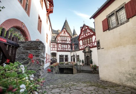 Innenhof Schloss Bürresheim, © Touristik-Büro Vordereifel/Laura Rinneburger Innenhof Schloss Bürresheim, © Touristik-Büro Vordereifel/Laura Rinneburger