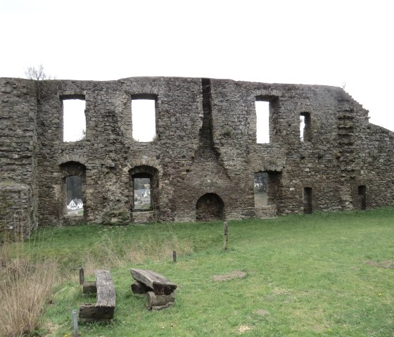 Burgruine Virneburg, © Foto: Svenja Schulze-Entrup, Quelle: Touristik-Büro Vordereifel Burgruine Virneburg, © Foto: Svenja Schulze-Entrup, Quelle: Touristik-Büro Vordereifel