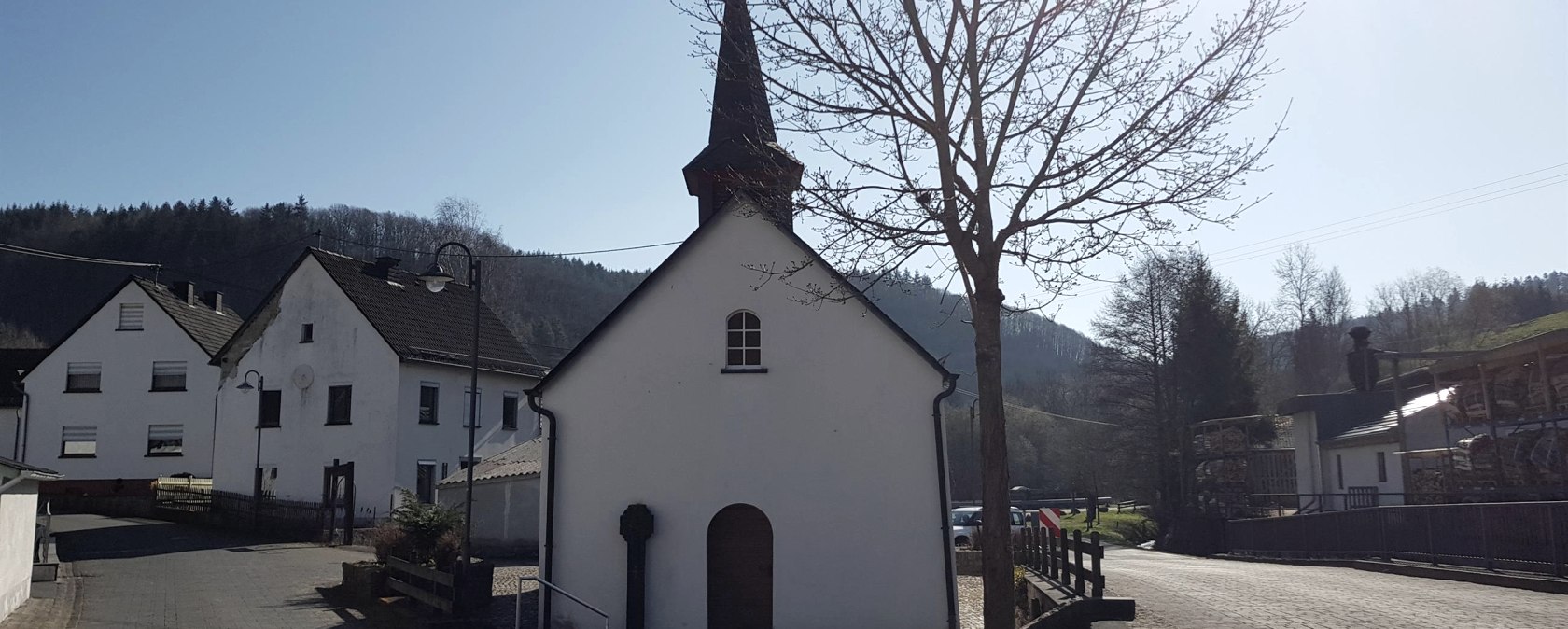Sint-Hupertuskapel in Acht, © Foto: Svenja Schulze-Entrup, Quelle: Touristik-Büro Vordereifel Sint-Hupertuskapel in Acht, © Foto: Svenja Schulze-Entrup, Quelle: Touristik-Büro Vordereifel