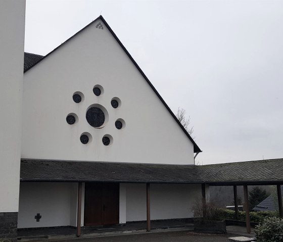 Pfarrkirche in Bermel, © Foto: Svenja Schulze-Entrup, Quelle: Touristik-Büro Vordereifel Pfarrkirche in Bermel, © Foto: Svenja Schulze-Entrup, Quelle: Touristik-Büro Vordereifel