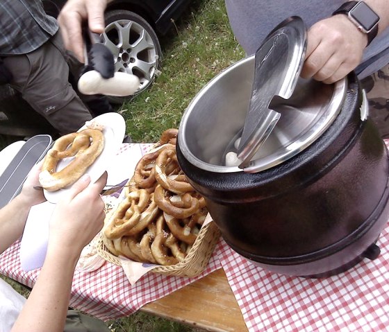 Danach Weißwurst und Brezn, © Heinz Linz Danach Weißwurst und Brezn, © Heinz Linz