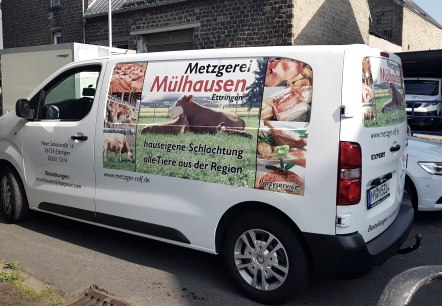 Auto der Metzgerei Mülhausen, © Foto: Svenja Schulze-Entrup, Quelle: Touristik-Büro Vordereifel Auto der Metzgerei Mülhausen, © Foto: Svenja Schulze-Entrup, Quelle: Touristik-Büro Vordereifel