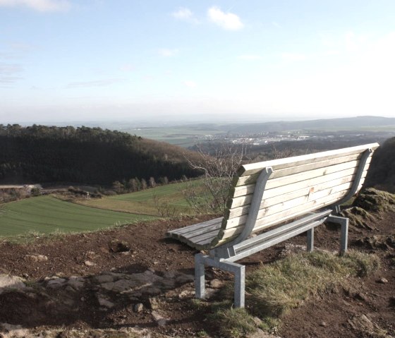 Ruhebank mit traumhafter Aussicht, © Foto: Laura Rinneburger, Quelle: Touristik-Büro Vordereifel Ruhebank mit traumhafter Aussicht, © Foto: Laura Rinneburger, Quelle: Touristik-Büro Vordereifel