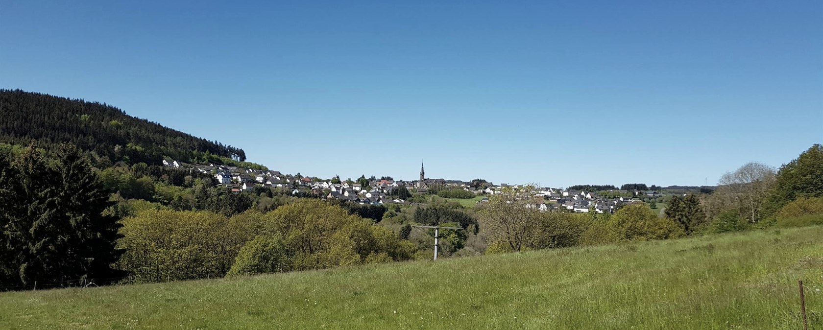 Blick auf Langenfeld, © Foto: Svenja Schulze-Entrup, Quelle: Touristik-Büro Vordereifel Blick auf Langenfeld, © Foto: Svenja Schulze-Entrup, Quelle: Touristik-Büro Vordereifel