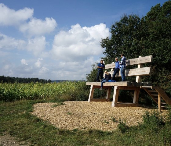 XXL hangbank in Ditscheid, © Foto: Laura Rinneburger, Quelle: Touristik-Büro Vordereifel XXL hangbank in Ditscheid, © Foto: Laura Rinneburger, Quelle: Touristik-Büro Vordereifel