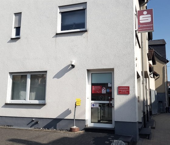 Kreissparkasse SB-Filiale Ettringen, © Foto: Svenja Schulze-Entrup, Quelle: Touristik-Büro Vordereifel Kreissparkasse SB-Filiale Ettringen, © Foto: Svenja Schulze-Entrup, Quelle: Touristik-Büro Vordereifel