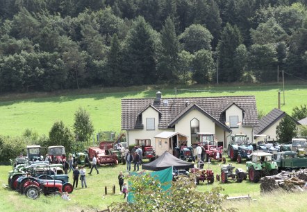 Oldtimertreffen beim Wacholderfest in Langscheid, © Svenja Schulze-Entrup Deckblatt Ferienkatalog