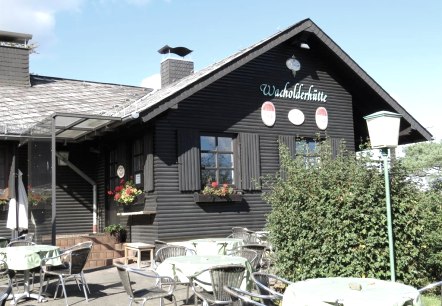Wabelsberger Wacholderhütte-Terasse, © Foto: Svenja Schulze-Entrup, Quelle: Touristik-Büro Vordereifel Wabelsberger Wacholderhütte-Terasse, © Foto: Svenja Schulze-Entrup, Quelle: Touristik-Büro Vordereifel