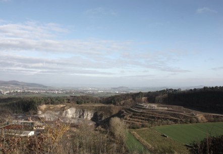 Ausblick vom Ettringer Bellerberg - Tagebau, © Foto: Laura Rinneburger, Quelle: Touristik-Büro Vordereifel Ausblick vom Ettringer Bellerberg - Tagebau, © Foto: Laura Rinneburger, Quelle: Touristik-Büro Vordereifel