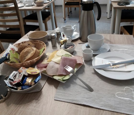 Frühstück am Tisch, nach Wunsch zubereitet Frühstück am Tisch, nach Wunsch zubereitet