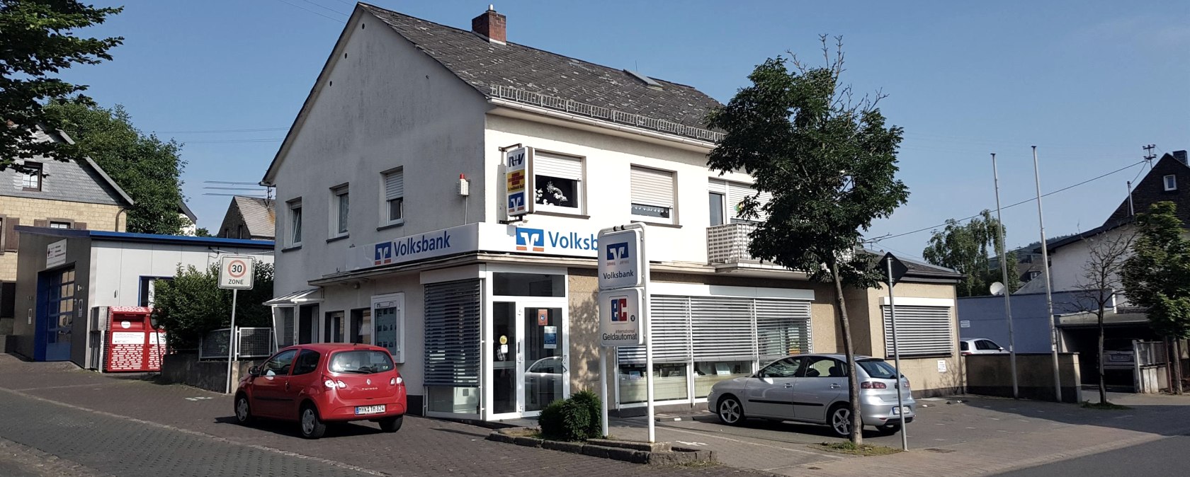 Volksbank Ettringen, © Foto: Svenja Schulze-Entrup, Quelle: Touristik-Büro Vordereifel Volksbank Ettringen, © Foto: Svenja Schulze-Entrup, Quelle: Touristik-Büro Vordereifel