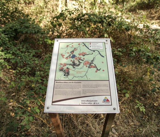 Vulkanpark Infotafel, © Foto: Laura Rinneburger, Quelle: Touristik-Büro Vordereifel Vulkanpark Infotafel, © Foto: Laura Rinneburger, Quelle: Touristik-Büro Vordereifel