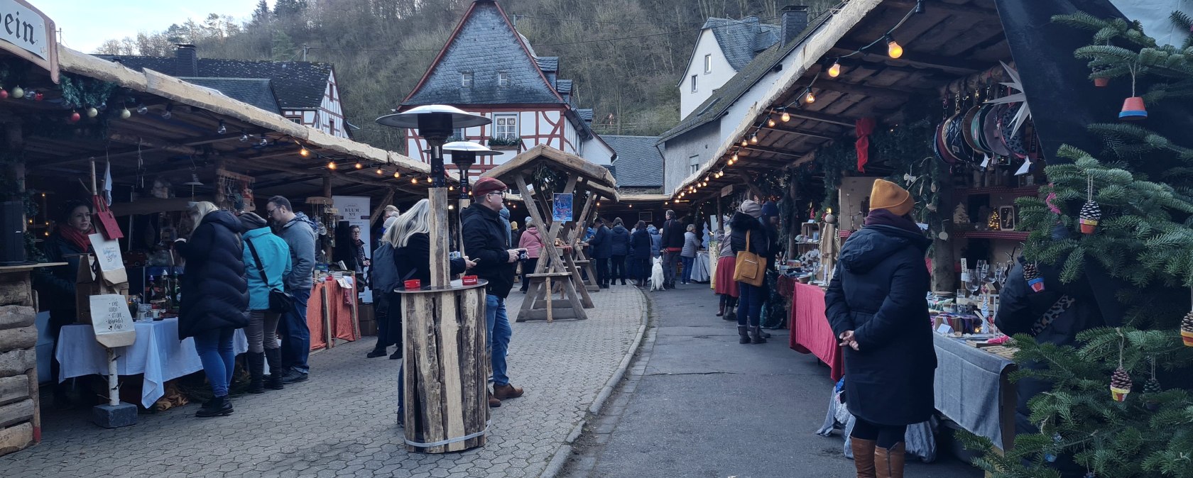 Uriger Adventsmarkt im Ortskern, © Svenja Schulze-Entrup Uriger Adventsmarkt im Ortskern, © Svenja Schulze-Entrup