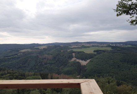 Blick von der Aussichtsplattform am Hochsimmer, © Foto: Svenja Schulze-Entrup, Quelle: Touristik-Büro Vordereifel Blick von der Aussichtsplattform am Hochsimmer, © Foto: Svenja Schulze-Entrup, Quelle: Touristik-Büro Vordereifel