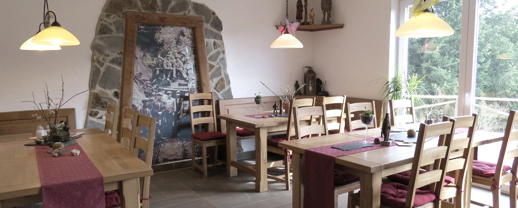 Der gemütliche Gastraum in der "Bergmannshütte", © Foto: Svenja Schulze-Entrup, Quelle: Touristik-Büro Vordereifel Der gemütliche Gastraum in der "Bergmannshütte", © Foto: Svenja Schulze-Entrup, Quelle: Touristik-Büro Vordereifel