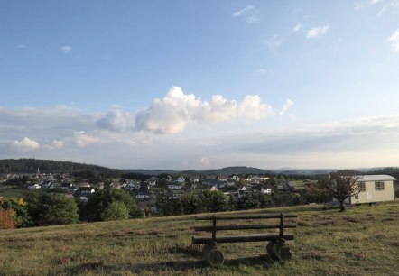 Blick auf Arft mit Wacholderwagen, © Foto: Svenja Schulze-Entrup, Quelle: Touristik-Büro Vordereifel Blick auf Arft mit Wacholderwagen, © Foto: Svenja Schulze-Entrup, Quelle: Touristik-Büro Vordereifel