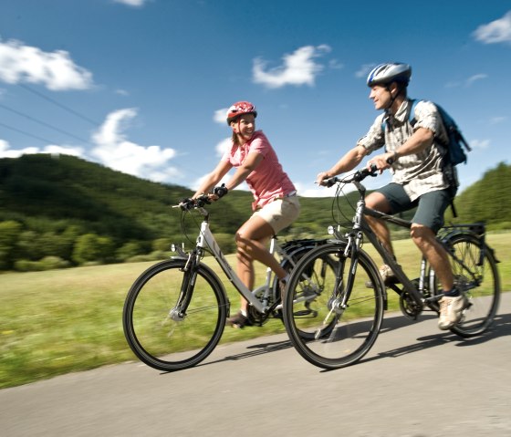 En route sur la piste cyclable Eifel-Schieferweg près d'Urmersbach., © Eifel Tourismus GmbH / D. Ketz En route sur la piste cyclable Eifel-Schieferweg près d'Urmersbach., © Eifel Tourismus GmbH / D. Ketz