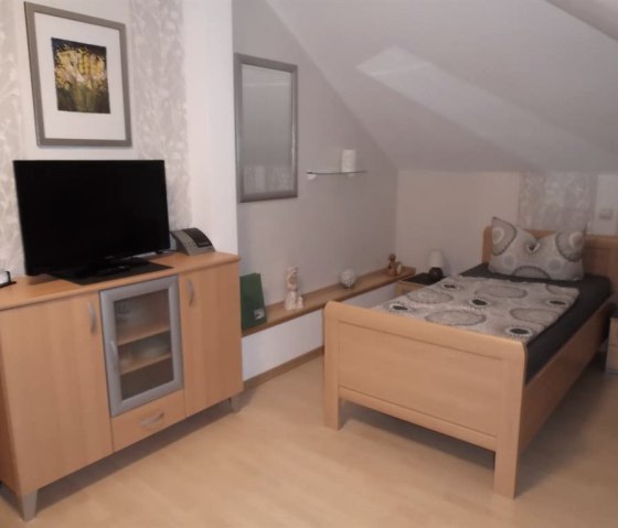 Zweibett- ( Doppelzimmer) - Obergeschoß Zweibett- ( Doppelzimmer) - Obergeschoß