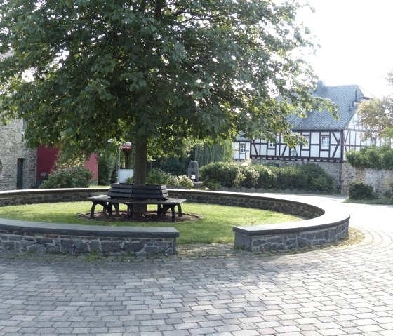 Kreisel und Dorfplatz in Anschau, © Foto: Verbandsgemeinde Vordereifel, Quelle: Touristik-Büro Vordereifel Kreisel und Dorfplatz in Anschau, © Foto: Verbandsgemeinde Vordereifel, Quelle: Touristik-Büro Vordereifel