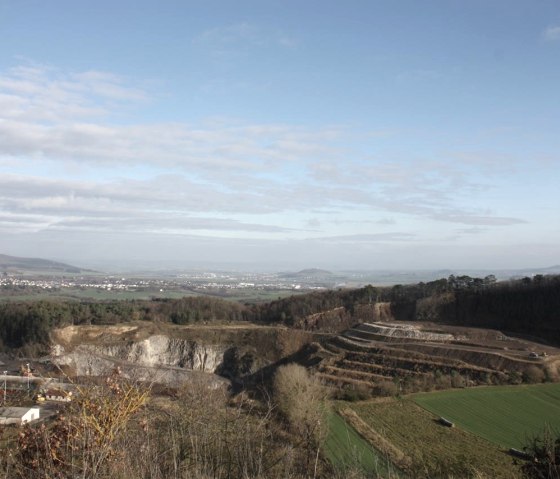 Ausblick vom Ettringer Bellerberg - Tagebau, © Foto: Laura Rinneburger, Quelle: Touristik-Büro Vordereifel Ausblick vom Ettringer Bellerberg - Tagebau, © Foto: Laura Rinneburger, Quelle: Touristik-Büro Vordereifel