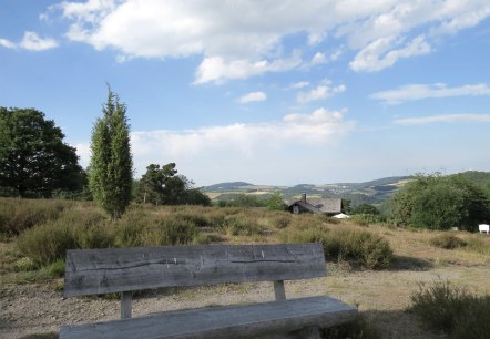 Ausblick zur Wacholderhütte, © Foto: Svenja Schulze-Entrup, Quelle: Touristik-Büro Vordereifel Ausblick zur Wacholderhütte, © Foto: Svenja Schulze-Entrup, Quelle: Touristik-Büro Vordereifel