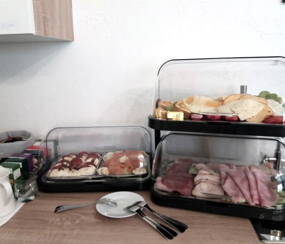 Kühlvitrine fürs Frühstückbuffet Kühlvitrine fürs Frühstückbuffet