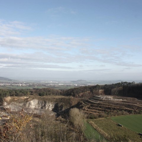 Vue depuis Ettringer Bellerberg - mine à ciel ouvert, © Foto: Laura Rinneburger, Quelle: Touristik-Büro Vordereifel Vue depuis Ettringer Bellerberg - mine à ciel ouvert, © Foto: Laura Rinneburger, Quelle: Touristik-Büro Vordereifel