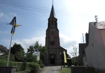 Kirche St. Kastor und Katharina, © Foto: Svenja Schulze-Entrup, Quelle: Touristik-Büro Vordereifel Kirche St. Kastor und Katharina, © Foto: Svenja Schulze-Entrup, Quelle: Touristik-Büro Vordereifel