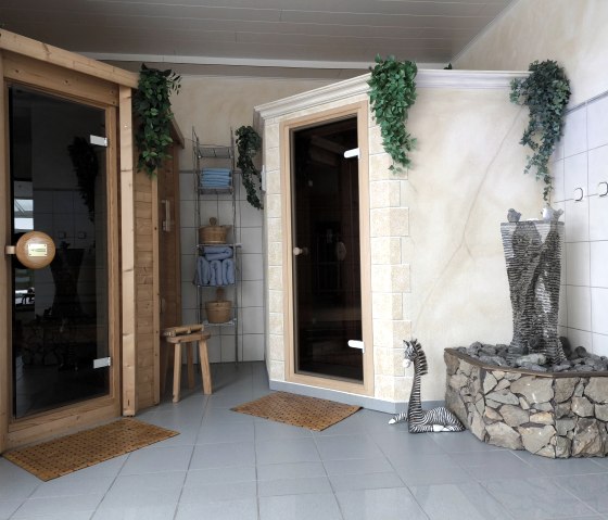 Sauna und Infrarotwärmekabine Sauna und Infrarotwärmekabine