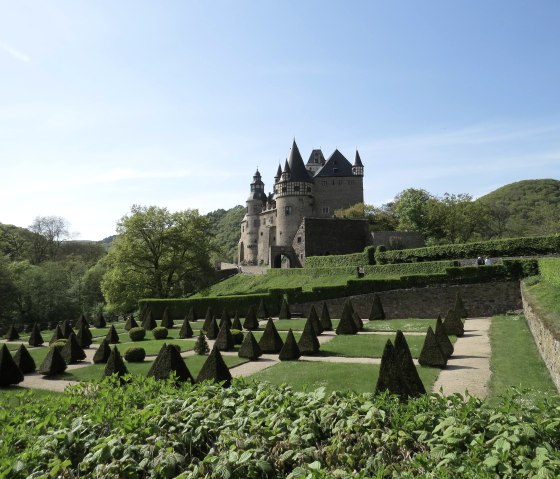 Schloss Bürresheim mit barockem Garten, © Touristik-Büro Vordereifel/Svenja Schulze-Entrup Schloss Bürresheim mit barockem Garten, © Touristik-Büro Vordereifel/Svenja Schulze-Entrup