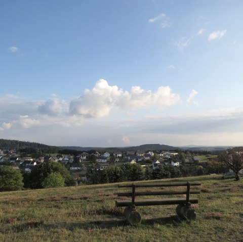 Blick auf Arft mit Wacholderwagen, © Foto: Svenja Schulze-Entrup, Quelle: Touristik-Büro Vordereifel Blick auf Arft mit Wacholderwagen, © Foto: Svenja Schulze-Entrup, Quelle: Touristik-Büro Vordereifel