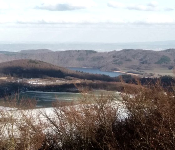 Winterspaziergang, Laacher See vom Gänsehalsturm Winterspaziergang, Laacher See vom Gänsehalsturm