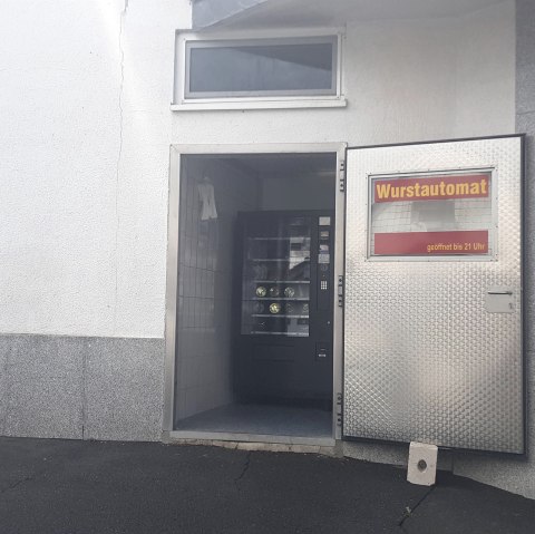 Eingang zum Wurstautomat, © Touristik-Büro Vordereifel