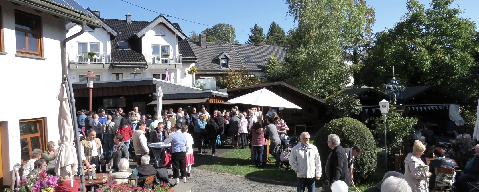 Biergarten des Eifelhotels Fuchs, &copy; Svenja Schulze-Entrup