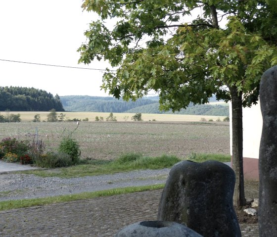 Ausblick vom Brunnen in Anschau, &copy; Foto: Verbandsgemeinde Vordereifel, Quelle: Touristik-B&uuml;ro Vordereifel