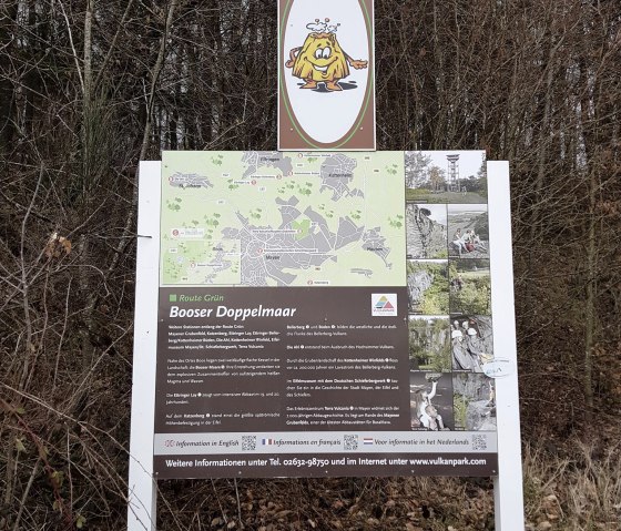 Information board on the Booser Doppelmaar, &copy; Foto: Svenja Schulze-Entrup, Quelle: Touristik-B&uuml;ro Vordereifel