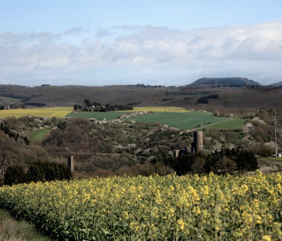 View of the two Monreal castles, &copy; Foto: Laura Rinneburger, Quelle: Touristik-B&uuml;ro Vordereifel