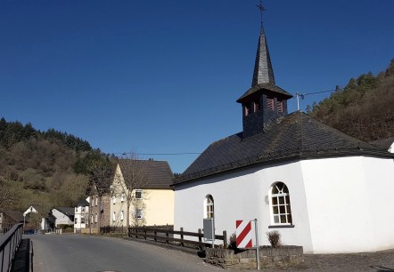 Blick in die Ortsgemeinde Acht mit Kapelle, &copy; Foto: Svenja Schulze-Entrup, Quelle: Touristik-B&uuml;ro Vordereifel