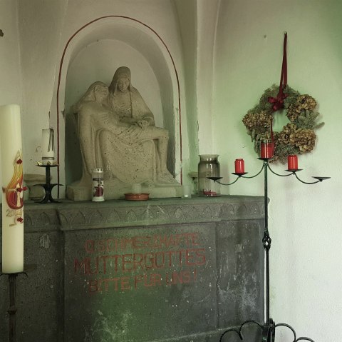 Kapelle in Ettringen - Altar, © Foto: Svenja Schulze-Entrup, Quelle: Touristik-Büro Vordereifel