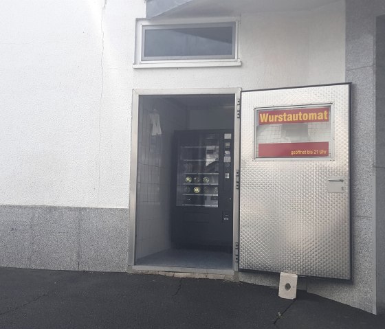 Wurstautomat der Fleischerei Jonas, &copy; Touristik-B&uuml;ro Vordereifel