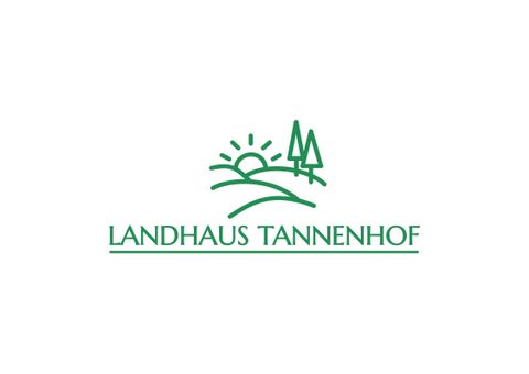 Ein Logo für das Landhaus Tannenhof. Es zeigt eine stilisierte Landschaft mit Sonne und Bäumen in grüner Farbe.