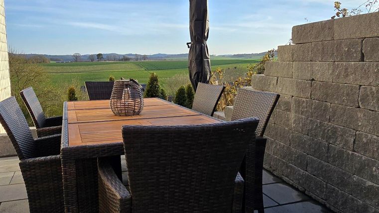 Sitzgelegenheit
Elektrogrill
Sonnenschirm
Solarlampe
