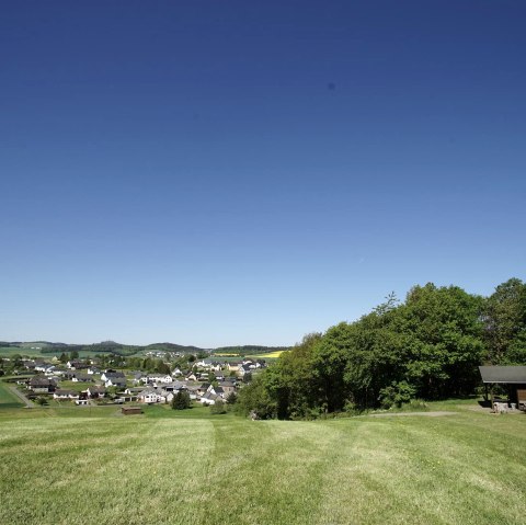 Ausblick von der Schutzh&uuml;tte am Eichenb&auml;umchen, &copy; Foto: Laura Rinneburger, Quelle: Touristik-B&uuml;ro Vordereifel